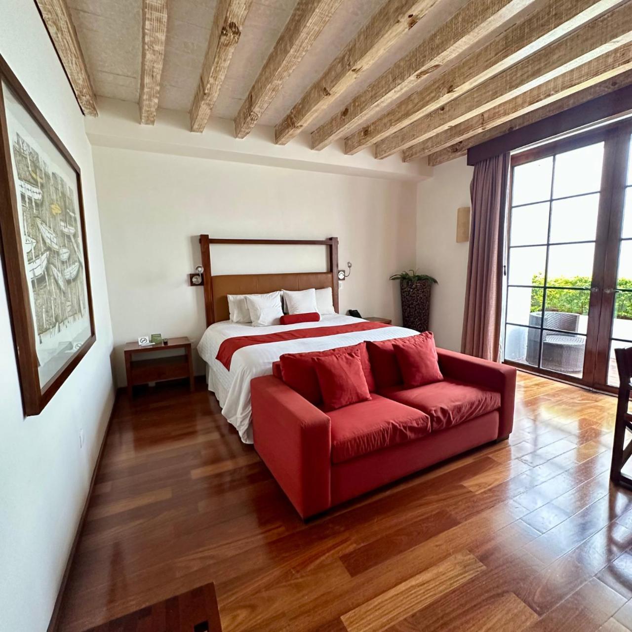 Deluxe King Suite
